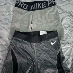 2 NIKE PROS SIZE SMALL